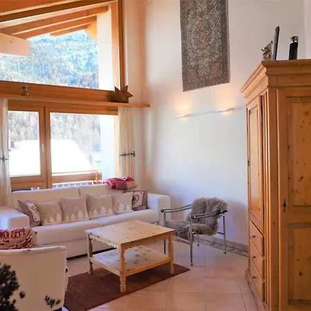 Dominic B By Interhome